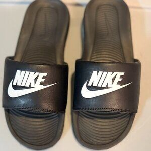 SIZE 8/9 Women's Black Nike Victori One Slide Sandals - NEW withoout box
